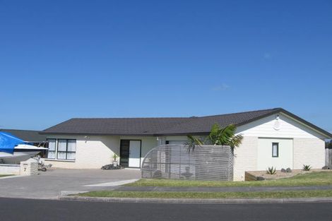 Photo of property in 37 Caversham Drive, Torbay, Auckland, 0630