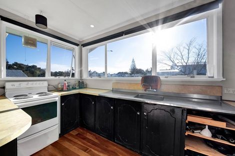 Photo of property in 3 Vancouver Place, Marfell, New Plymouth, 4310