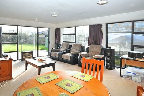 Photo of property in 19 Aitkenhead Court, Parakai, 0830