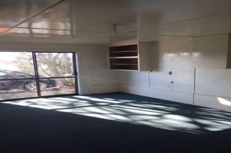 Photo of property in 13 Beswick Place, Birkdale, Auckland, 0626