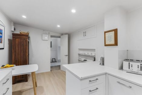 Photo of property in 5 Honeysuckle Lane, Mairangi Bay, Auckland, 0630