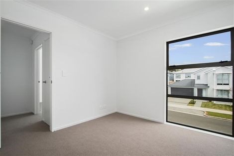 Photo of property in 33 Samuel Cassidy Avenue, Swanson, Auckland, 0614