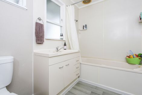 Photo of property in 26 Kirby Street, Glendene, Auckland, 0602