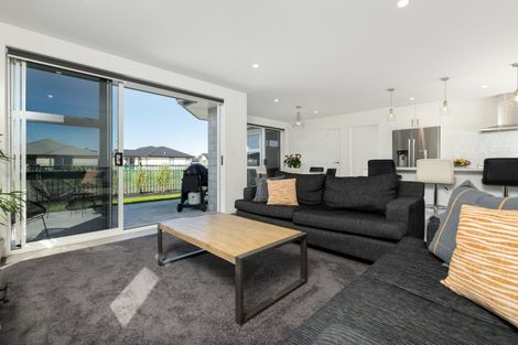 Photo of property in 77 Te Kio Crescent, Papamoa Beach, Papamoa, 3118