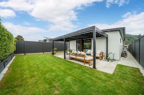Photo of property in 16 Buddle Road, Wallaceville, Upper Hutt, 5018