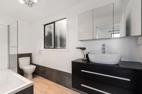 Photo of property in 158 Waimumu Road, Massey, Auckland, 0614