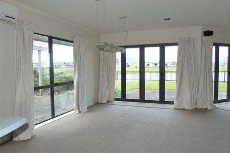 Photo of property in 75 Barbados Way, One Tree Point, 0118