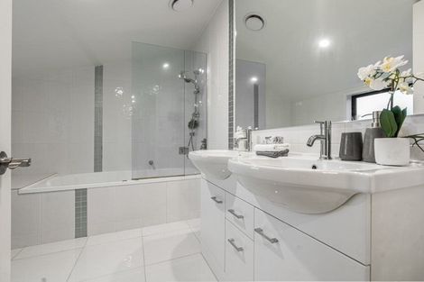 Photo of property in 102 Bassett Road, Remuera, Auckland, 1050