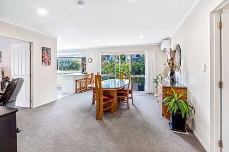 Photo of property in 8 Landvale Court, Browns Bay, Auckland, 0630