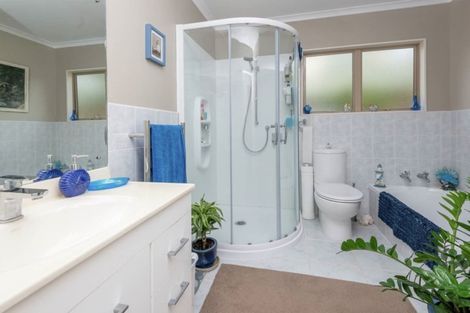 Photo of property in 2/42 Mccahill Views, Botany Downs, Auckland, 2010