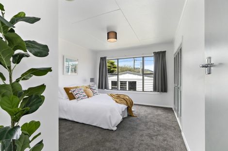 Photo of property in 15 Wright Street, Wainuiomata, Lower Hutt, 5014