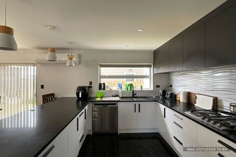 Photo of property in 2 Ambedkar Way, Pukekohe, 2120