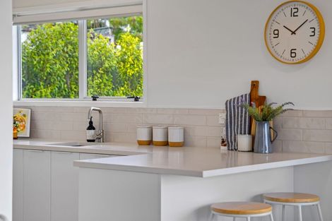 Photo of property in 2/43 Telstar Place, Beach Haven, Auckland, 0626