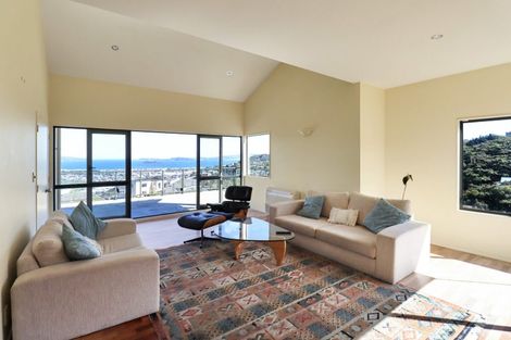 Photo of property in 122 Viewmont Drive, Harbour View, Lower Hutt, 5010