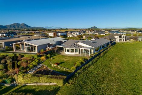Photo of property in 5 Pukenamu Road, Rainbow Point, Taupo, 3330