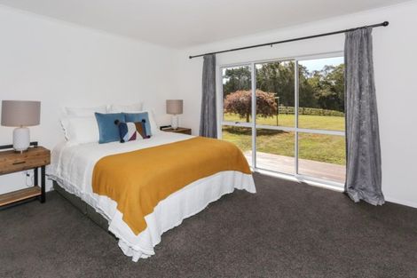 Photo of property in 21 Bush Road, Waiatarua, Auckland, 0604