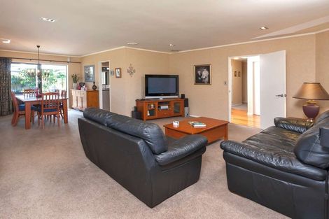 Photo of property in 32 Bob Charles Drive, Golflands, Auckland, 2013