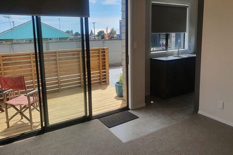 Photo of property in 33 Belt Road, Moturoa, New Plymouth, 4310
