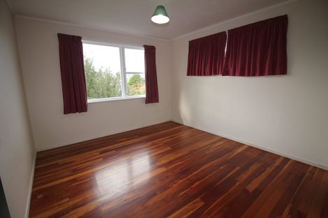 Photo of property in 3 Blandford Way, Newlands, Wellington, 6037