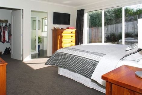 Photo of property in 2 Peel Lane, Aotea, Porirua, 5024