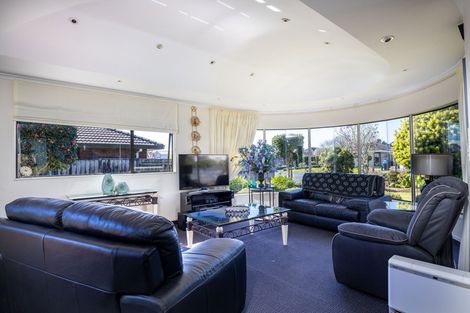 Photo of property in 22 Kinross Drive, Merrilands, New Plymouth, 4312