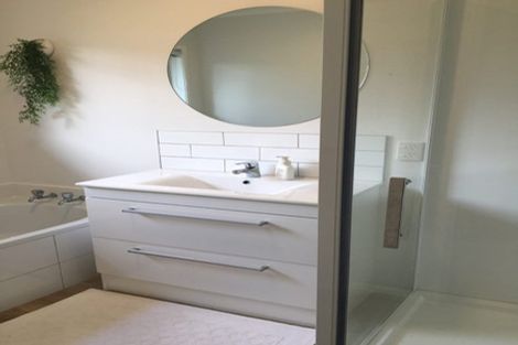 Photo of property in 2/9 Scarlock Avenue, Browns Bay, Auckland, 0630