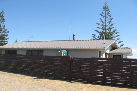 Photo of property in 688 Pukehina Parade, Pukehina, Te Puke, 3189