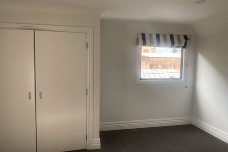 Photo of property in 28 Eccleston Hill, Thorndon, Wellington, 6011