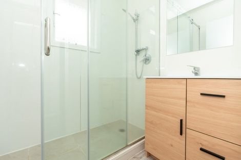 Photo of property in 77 Collins Road, Melville, Hamilton, 3206