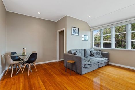 Photo of property in 32 Onewa Road, Northcote Point, Auckland, 0627