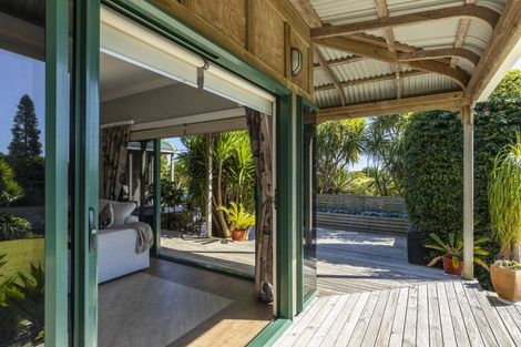 Photo of property in 128 Wairau Road, Oakura, 4314