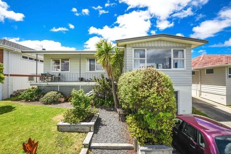 Photo of property in 12 Lewis Road, Pakuranga, Auckland, 2010