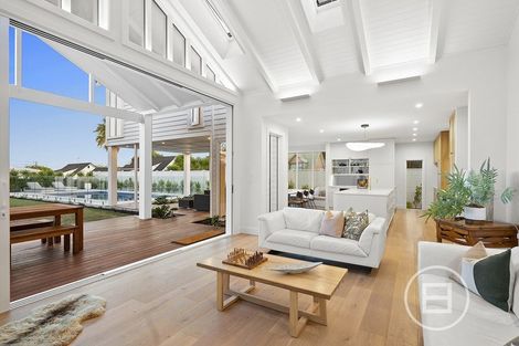 Photo of property in 15 Church Street, Northcote Point, Auckland, 0627