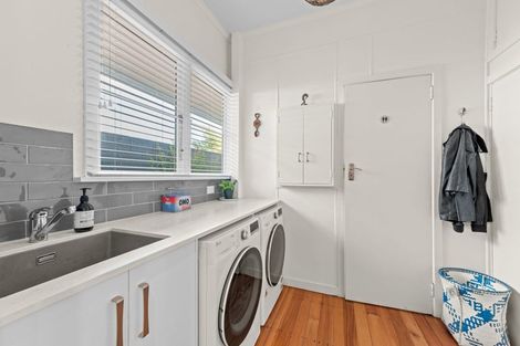 Photo of property in 124 Carrington Street, Lower Vogeltown, New Plymouth, 4310