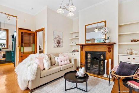 Photo of property in 12 Finlay Terrace, Mount Cook, Wellington, 6021