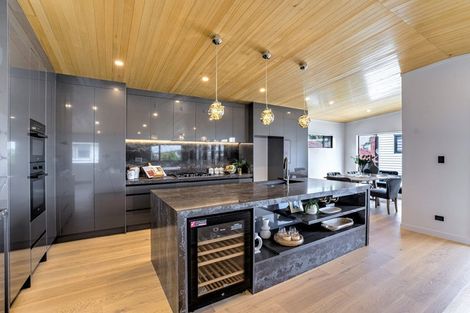 Photo of property in 3b Pine Ridge Terrace, Waikanae Beach, Waikanae, 5036