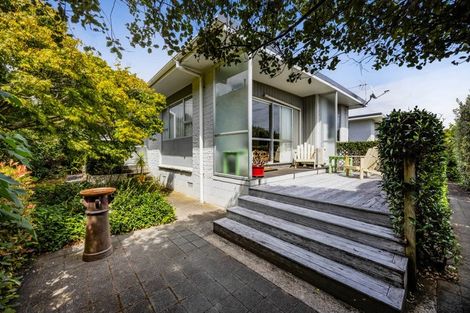 Photo of property in 44 Fulford Street, New Plymouth, 4310