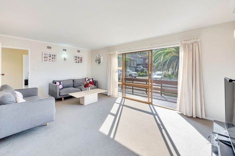 Photo of property in 1/2a Carlisle Road, Browns Bay, Auckland, 0630