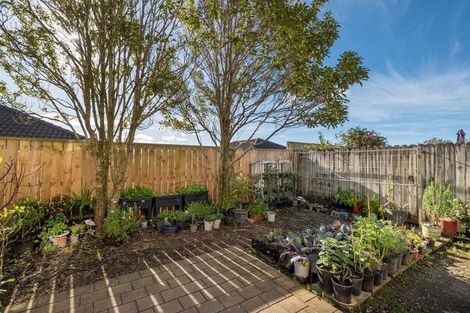 Photo of property in 24/22 Northcross Drive, Oteha, Auckland, 0632