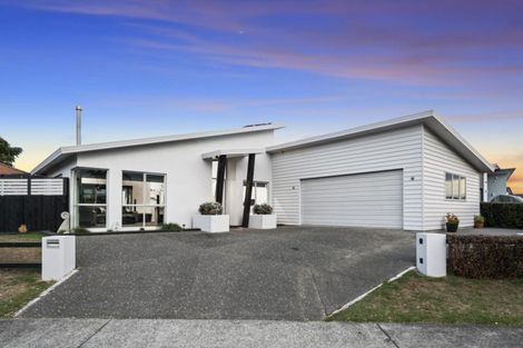 Photo of property in 2 Coral Drive, Papamoa Beach, Papamoa, 3118