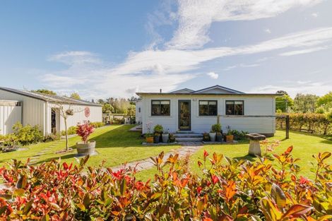 Photo of property in 100 Cole Street, Dannevirke, 4930