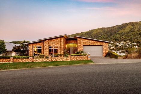 Photo of property in 26 Gravesend Place, Picton, 7220