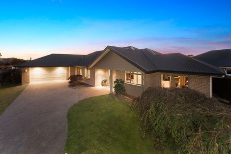 Photo of property in 19 Coleraine Drive, Rototuna, Hamilton, 3210