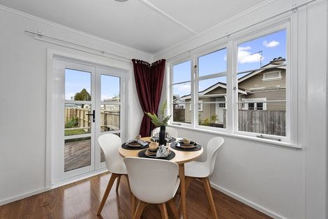 Photo of property in 16 Tranmere Road, Fairfield, Hamilton, 3214