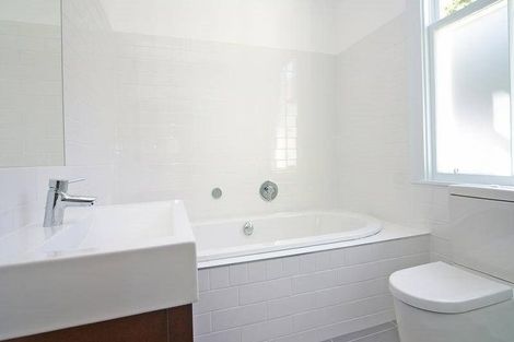 Photo of property in 54 Hawker Street, Mount Victoria, Wellington, 6011