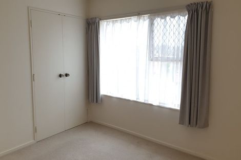 Photo of property in 2/34 Howard Road, Northcote, Auckland, 0627