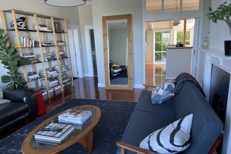 Photo of property in 82 Moana Road, Kelburn, Wellington, 6012