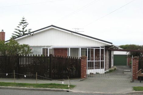 Photo of property in 38 Malta Crescent, South New Brighton, Christchurch, 8062