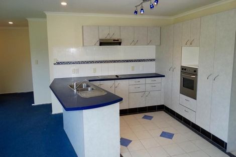 Photo of property in 13 Fleetwood Drive, Henderson, Auckland, 0612