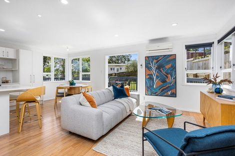 Photo of property in 11 Gatman Street, Birkdale, Auckland, 0626